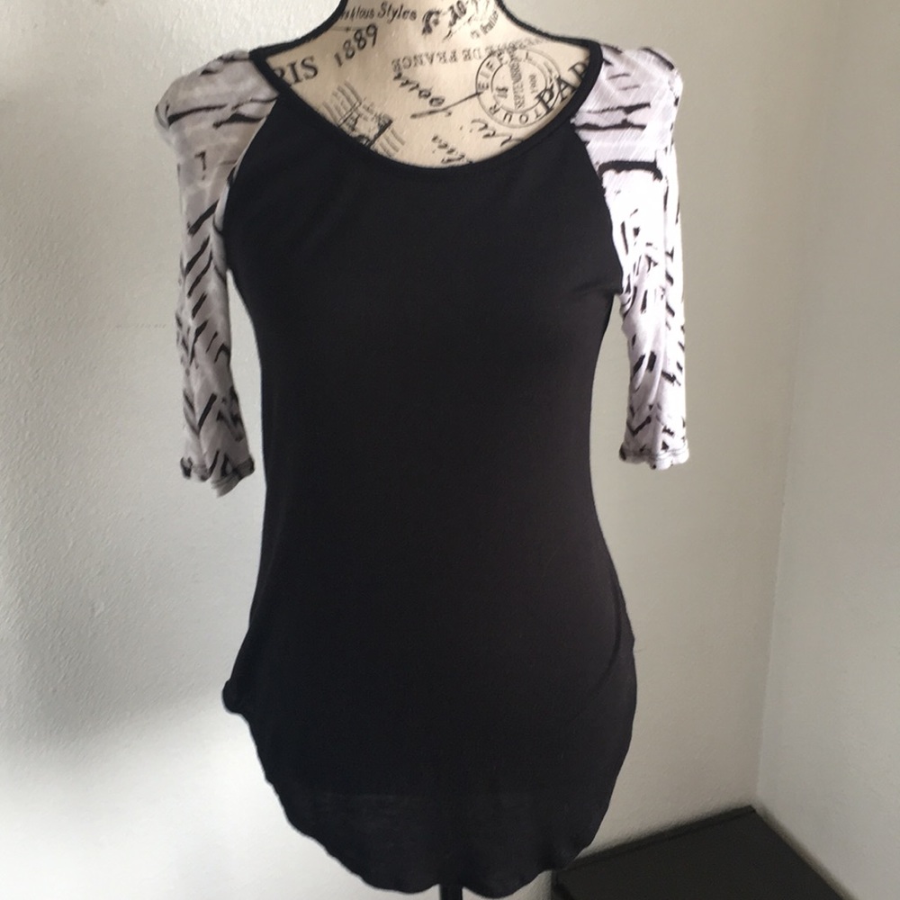 Women’s short sleeved medium blouse.